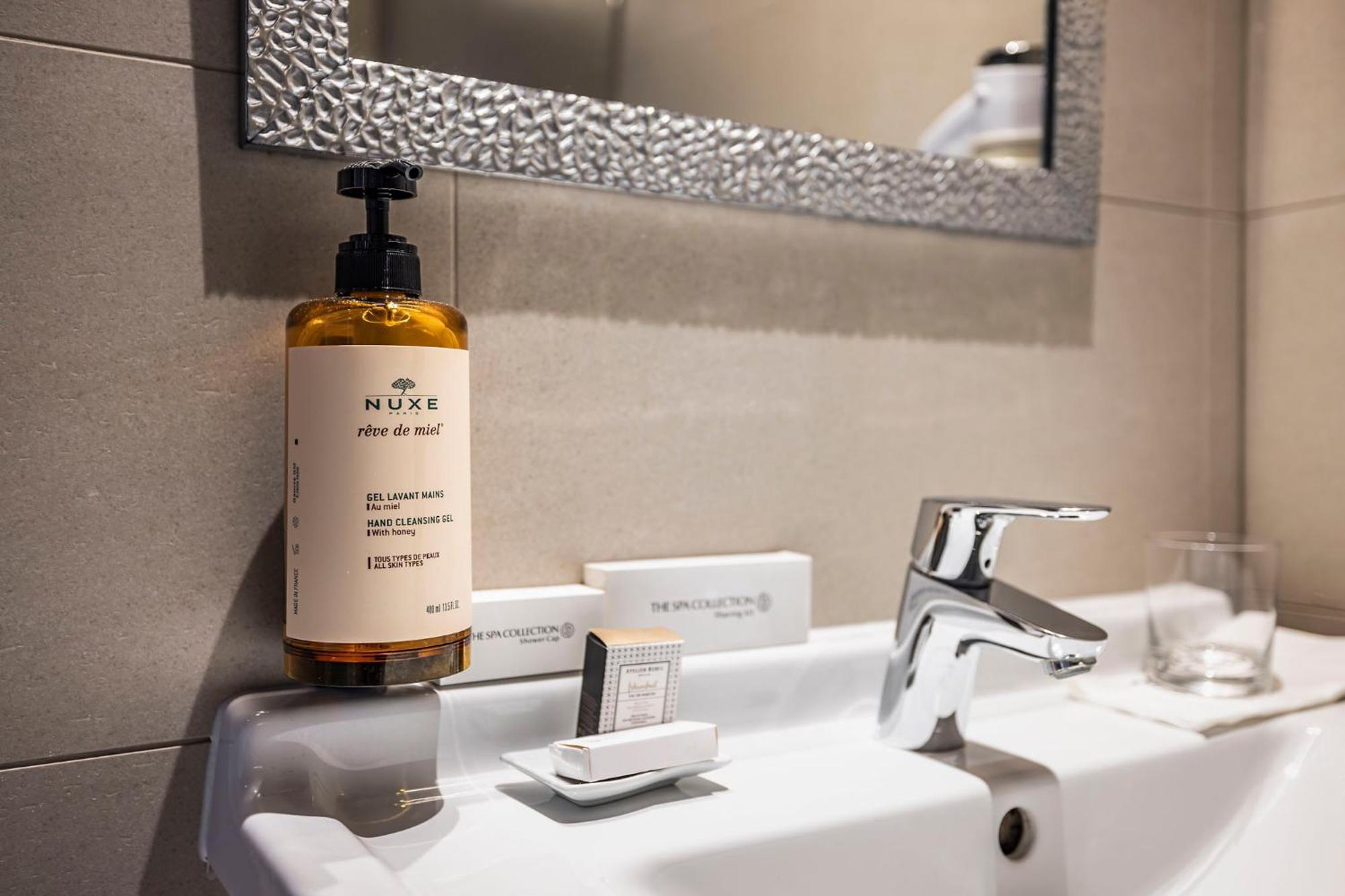 Square Hotel คอร์ตไรก์ ภายนอก รูปภาพ