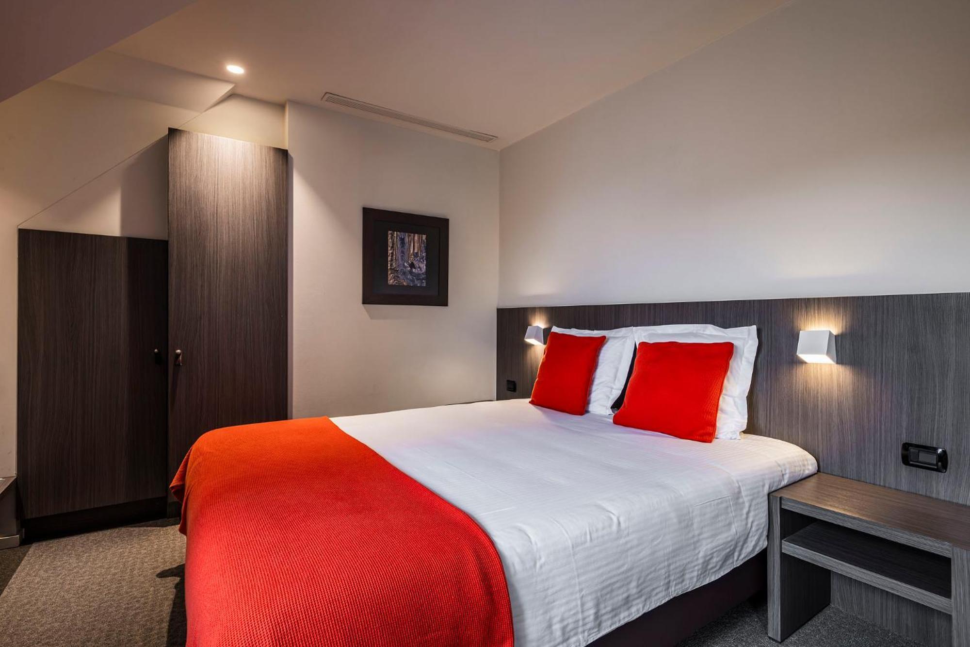 Square Hotel คอร์ตไรก์ ภายนอก รูปภาพ
