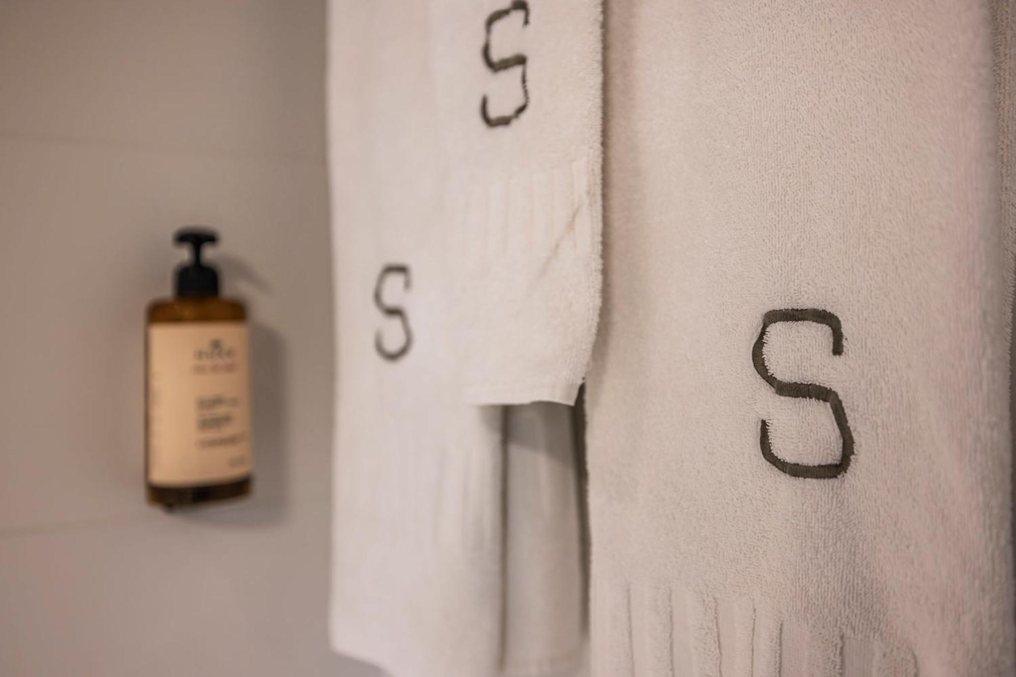 Square Hotel คอร์ตไรก์ ภายนอก รูปภาพ