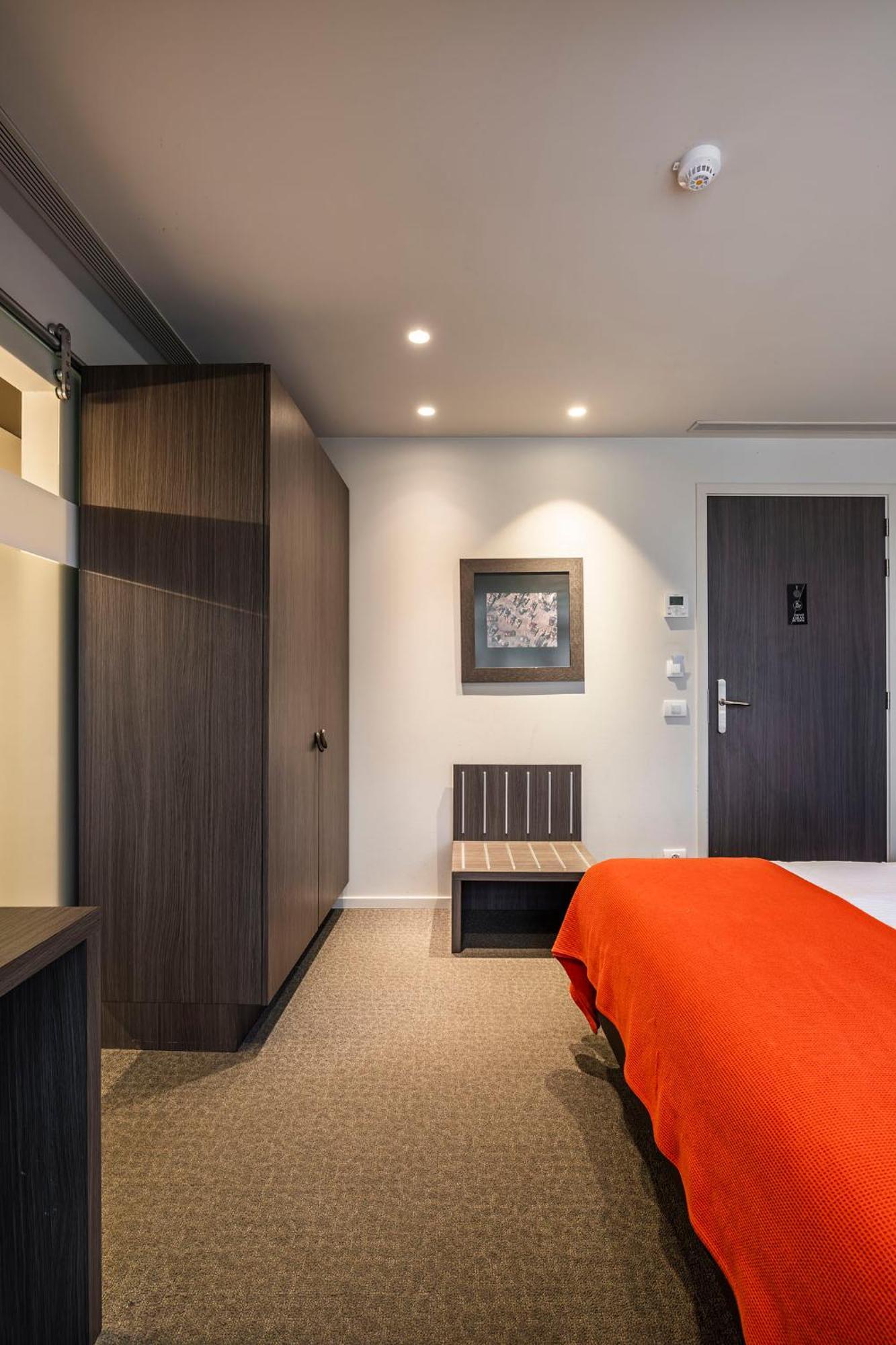 Square Hotel คอร์ตไรก์ ภายนอก รูปภาพ