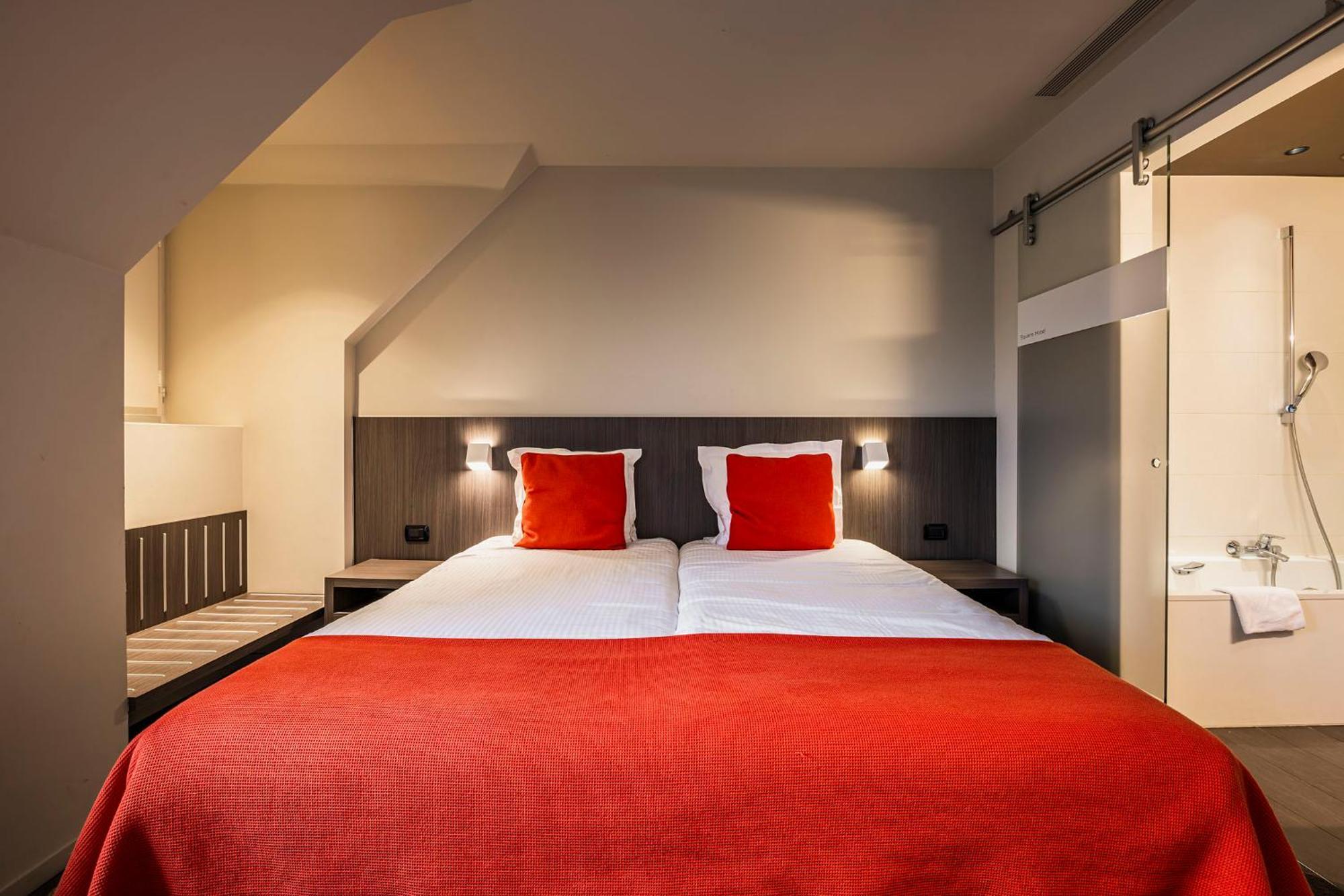 Square Hotel คอร์ตไรก์ ภายนอก รูปภาพ
